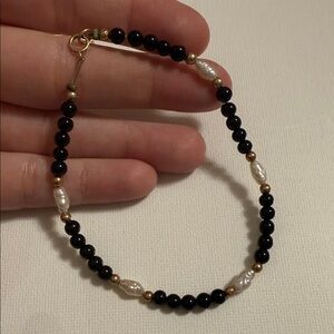 Elegant Black Onyx W/ sweet water Pearls & 14K Gold Beaded Bracelet 8 inches